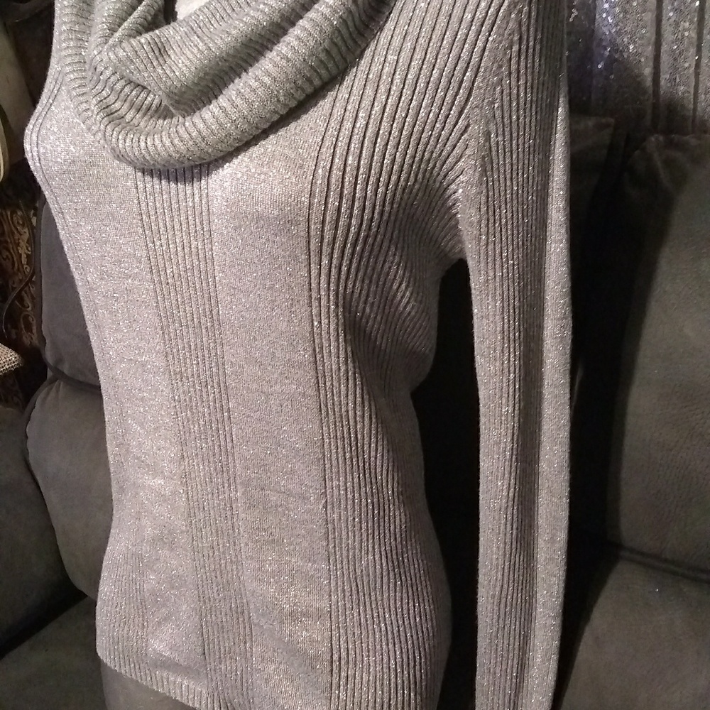 Sweater - Picture 5 of 5